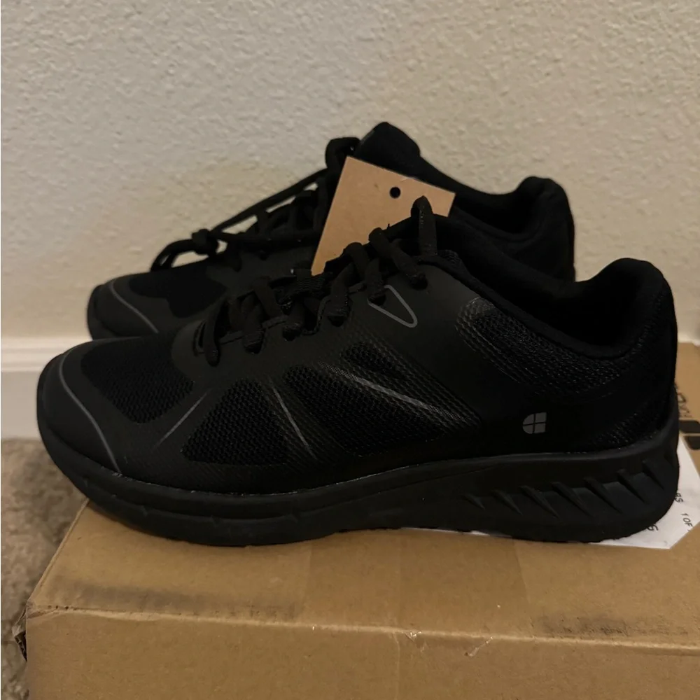 Shoes for Crews water and slip resistant shoes for kitchen jobs. - Picture 4 of 4